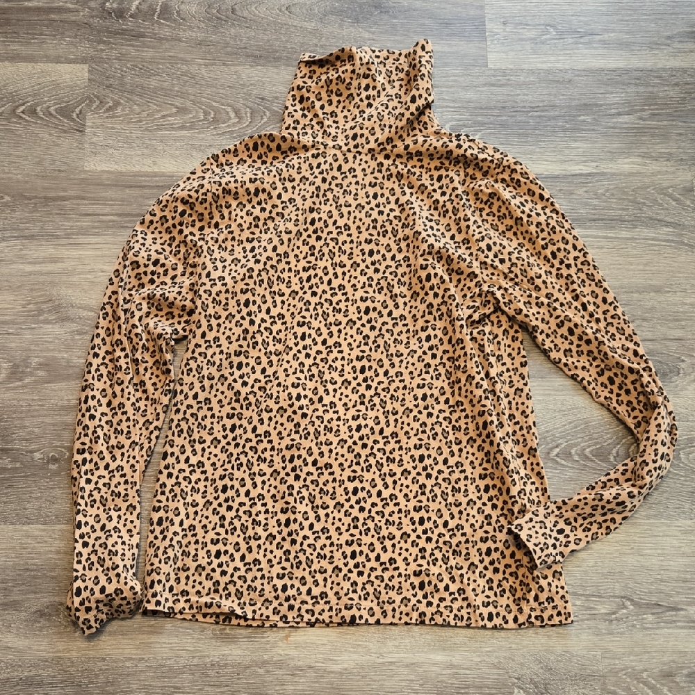 J Ctew Leopard Print Lightweight Turtleneck Size XL